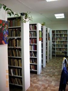 Стеллажи металлические.